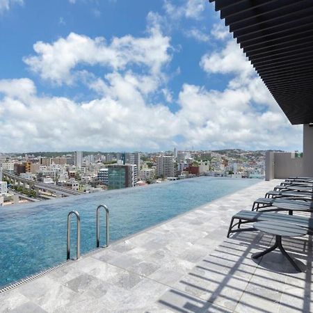Hewitt Resort Naha Esterno foto Rooftop pool at the hotel