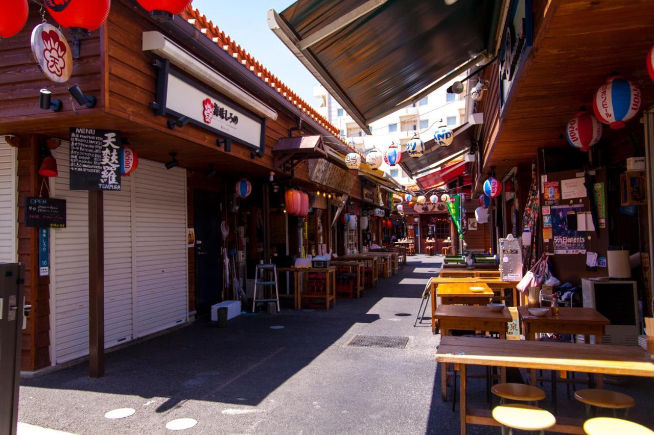 Hewitt Resort Naha Esterno foto A street in Izakaya