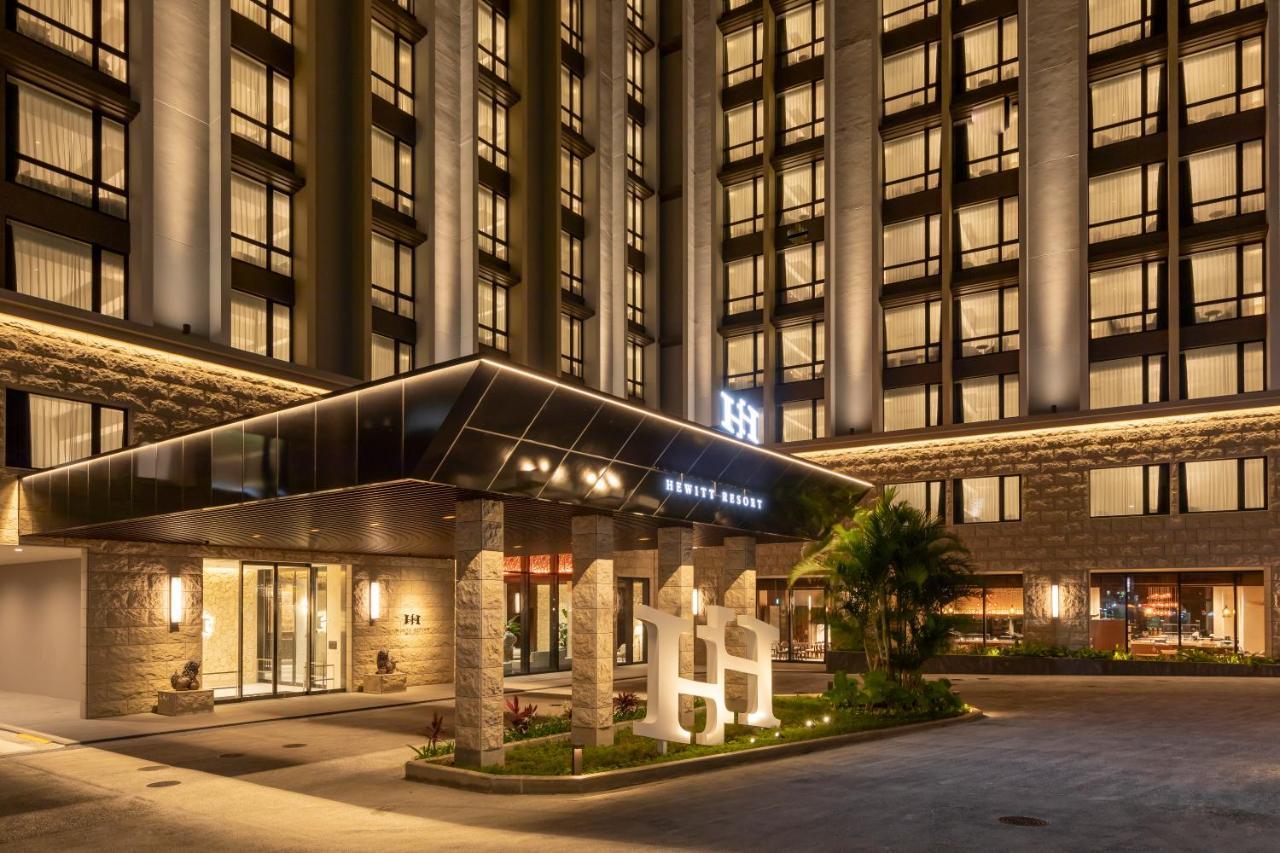 Hewitt Resort Naha Esterno foto The hotel's entrance