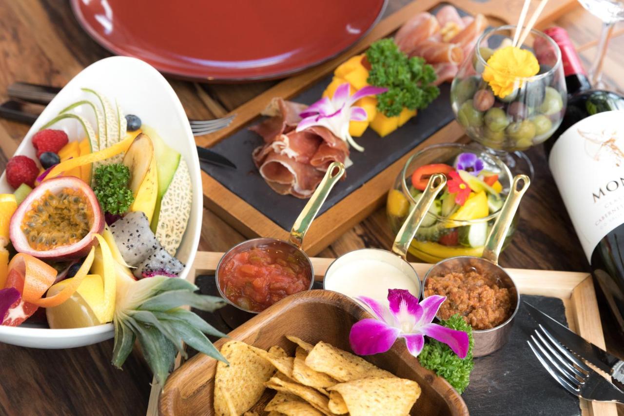Hewitt Resort Naha Esterno foto A selection of tapas