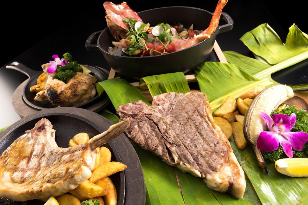 Hewitt Resort Naha Esterno foto A selection of dishes at the restaurant