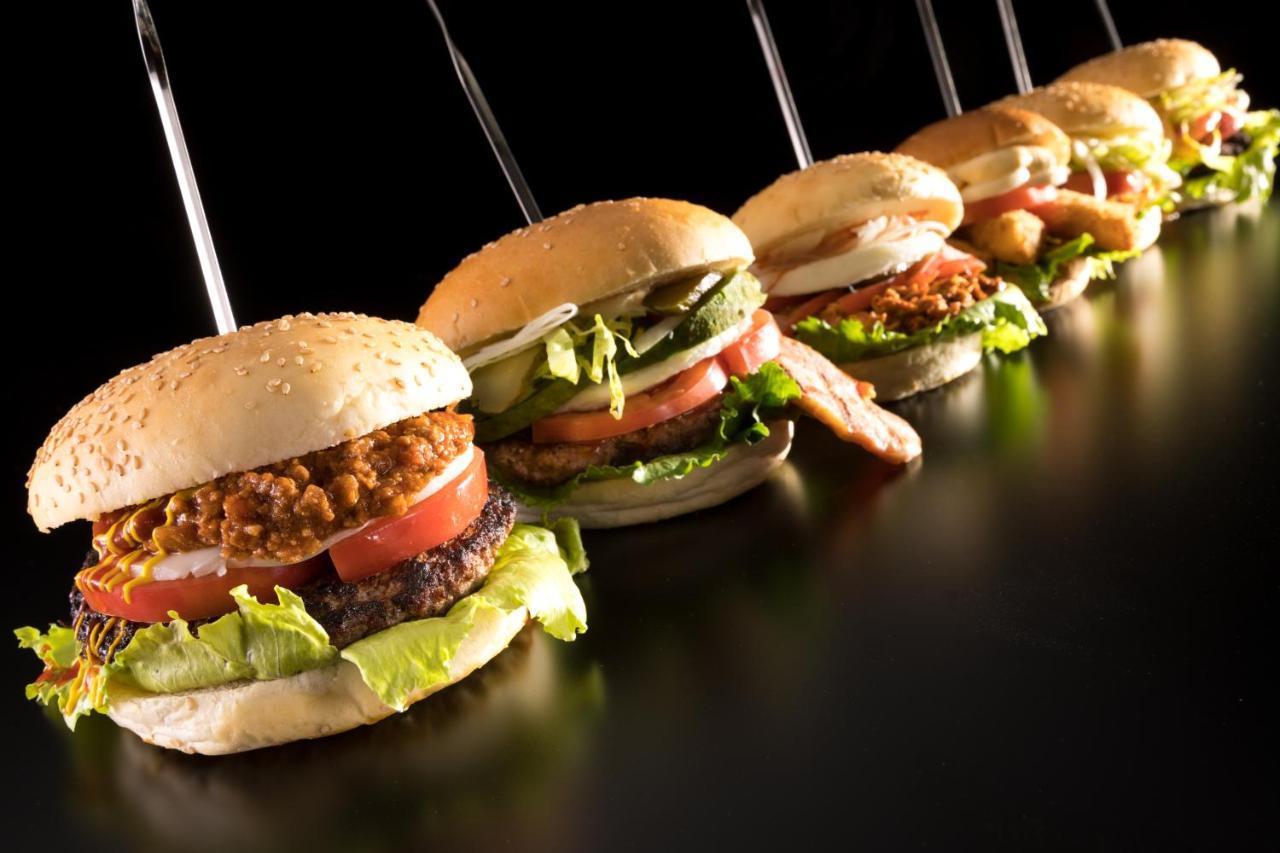 Hewitt Resort Naha Esterno foto A selection of burgers