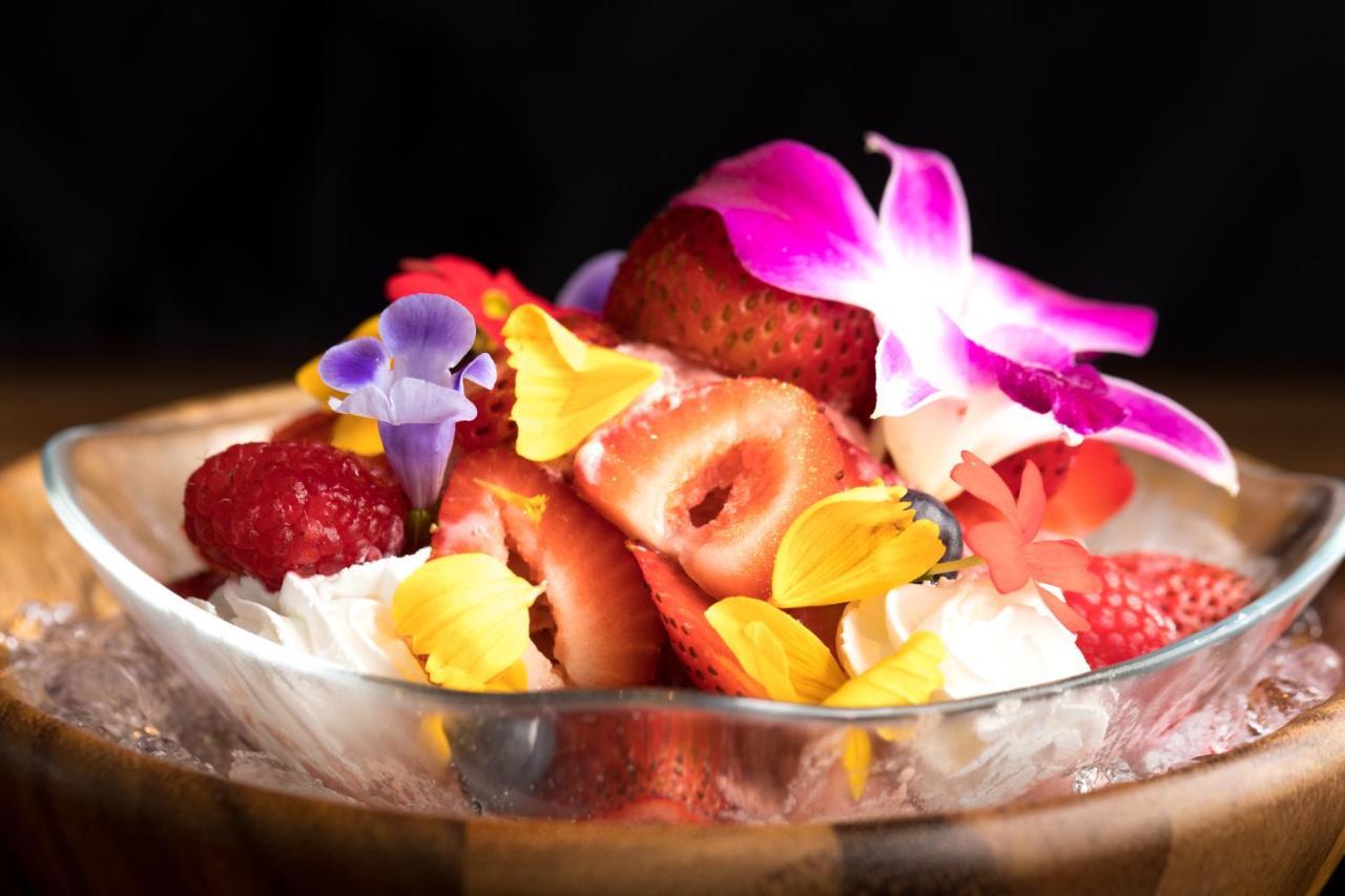 Hewitt Resort Naha Esterno foto A fruit salad with edible flowers